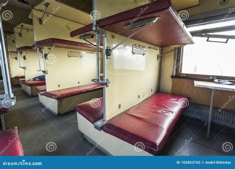 Intérieur De Train De Vintage Avec Des Sièges De Wagon -lit Image stock ...