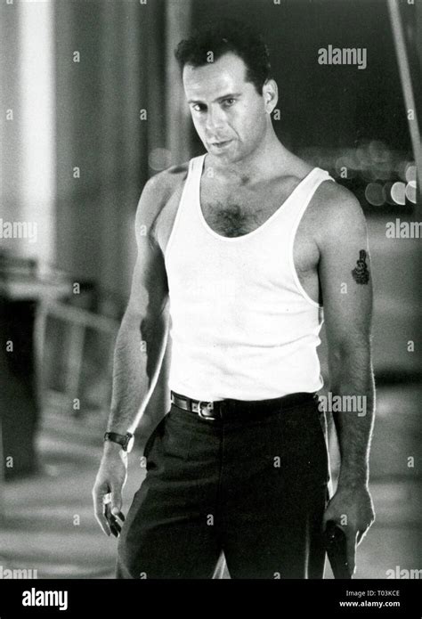 BRUCE WILLIS, DIE HARD, 1988 Stock Photo - Alamy