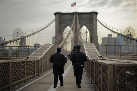 The Brooklyn Bridge Got Dangerously Crowded This December 2018