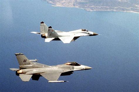 Perbandingan Jet Tempur MiG-29 Fulcrum dan F-16 Fighting Falcon, Siapa ...