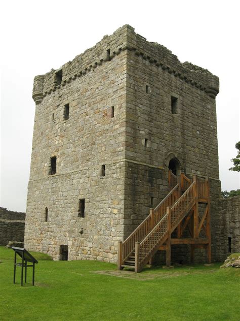 Loch Leven Castle: The Prison of a Beleaguered Queen - The Tudor Travel ...