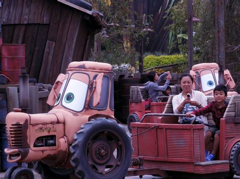 A CuterMouse View of Cars Land: Mater's Junkyard Jamboree