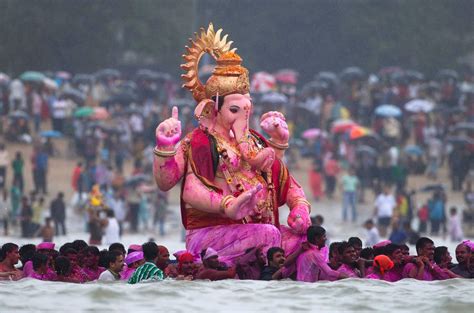 Ganesh Chaturthi festival in Mumbai | Hindu festivals, Festivals of ...