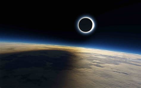 Solar Eclipse seen from Orbit : pics