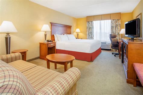 Holiday Inn Express & Suites Bloomington, an IHG Hotel Bloomington ...