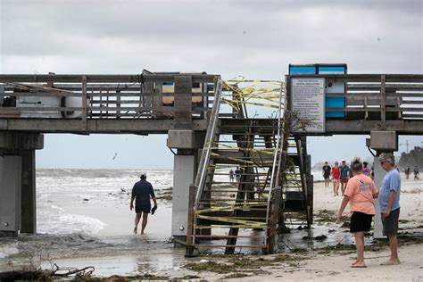 Flood damage: Naples takes stock of their homes, belongings after ...