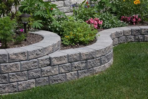 How To Install Stacked Stone Garden Wall : 101 Resources - Stacked ...