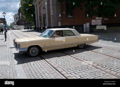 full size American car cars huge big Chrysler gas guzzler land yacht ...