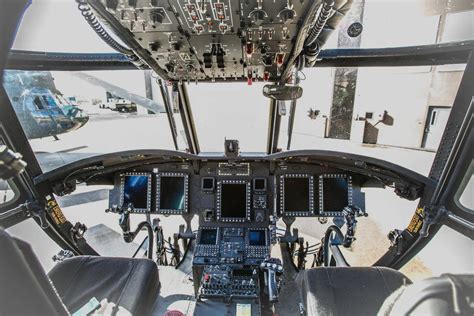 Boeing CH-47F Chinook cockpit 🚁 : r/aviation