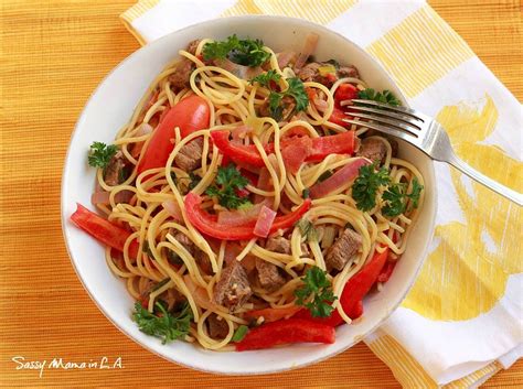 Peruvian Noodle Dish: Tallarin Saltado Latin Recipes | Tallarin saltado ...