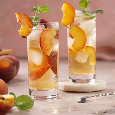 5 Perfect Peach Moonshine Cocktails - Cocktails Cafe