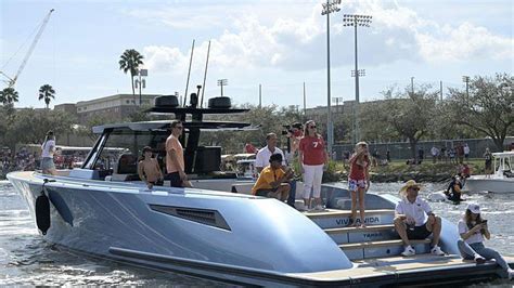 Tom Brady's $6 million yacht named ‘Viva a Vida’ a tribute to his wife ...