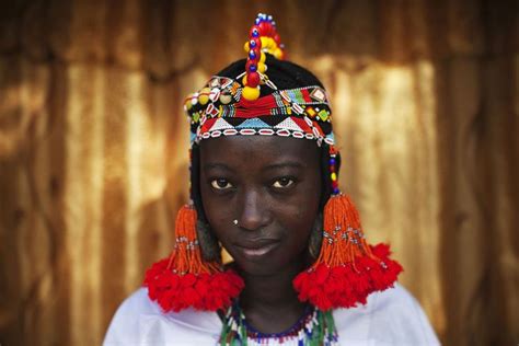 a girl wearing a traditional songhai head dress, Mali | African empires ...