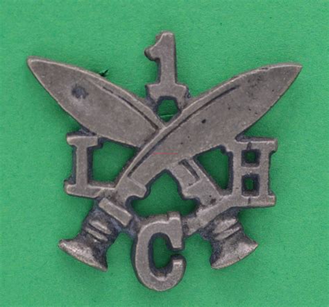 27: Gurkha badges of ww2 @ Militarybadgecollection.com