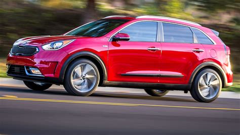 Kia Niro small hybrid SUV gets Prius-like gas mileage