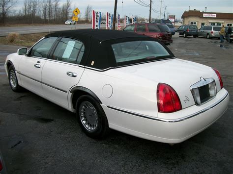 2001 Lincoln Town Car - Pictures - CarGurus