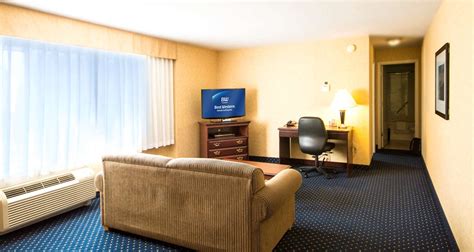 Best Western Plus Suites Downtown Calgary, AB - See Discounts