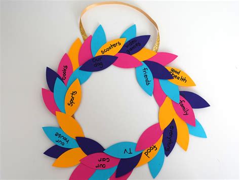 Easy Thanksgiving Craft Gratitude Wreath - MomTrends