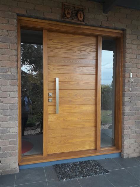 HOW AND WHY TO PROTECT YOUR TRADITIONAL TIMBER DOOR - Parkwood