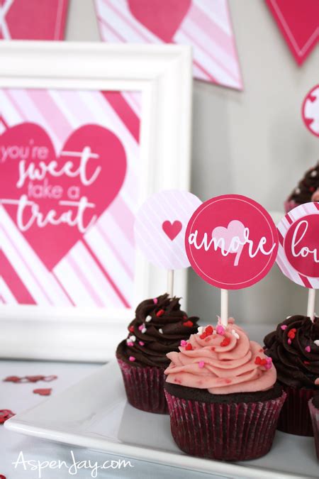 Valentine Cupcake Toppers {free instant download} - Aspen Jay