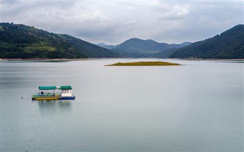 Premium Photo | Zlatar lake zlatarsko jezero serbia