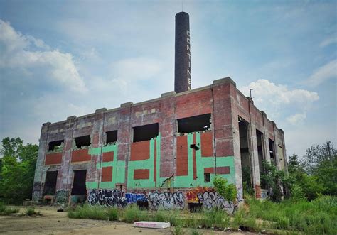 Abandoned Continental Tire Factory in Detroit. [OC 4023 x 2814 ...