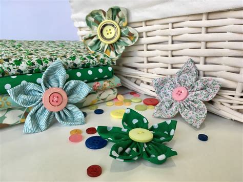 Easy fabric flowers for sewing beginners - Melanie Rose Makes