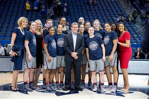 Women's Basketball: History repeated as UConn wins 90-straight games ...