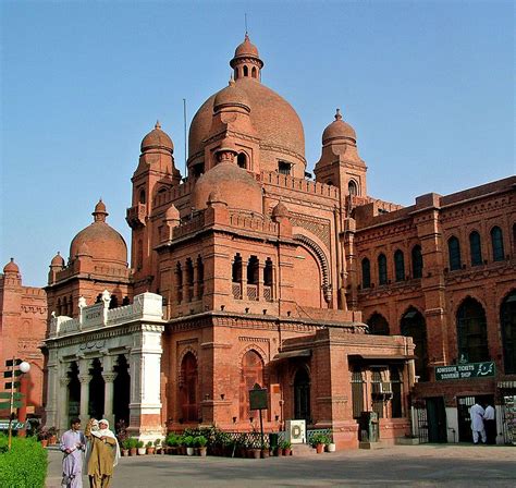 Close view of Lahore Museum - Lahore — Wikipédia | Pakistan pictures ...