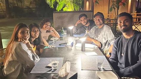 Athiya Shetty joins KL Rahul and their friends at dinner party. See ...