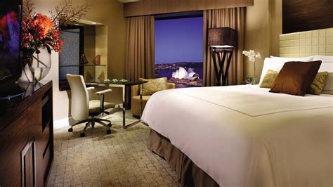 Luxury Hotel Rooms & Suites | Four Seasons Hotel Sydney