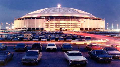 Fans get last look at Houston Astrodome before renovation - ABC13 Houston