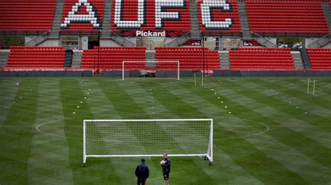 Lightning hits Adelaide United training | PerthNow