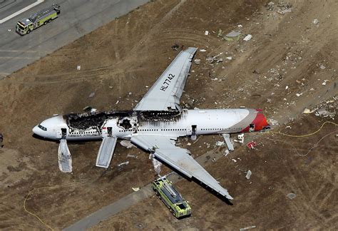 Boeing 777 Crash Landing