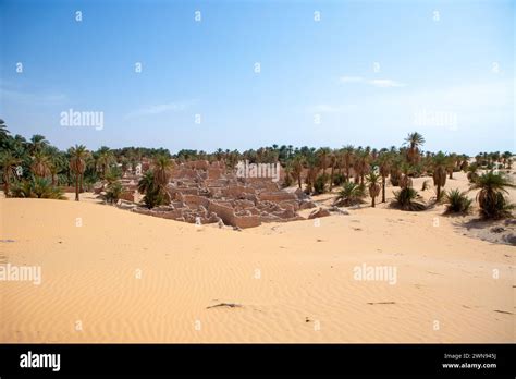 Timimoun Kssar in the Algerian desert Sahara Stock Photo - Alamy