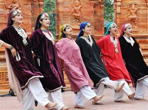 10 Most Famous Folk Dances of India | HubPages