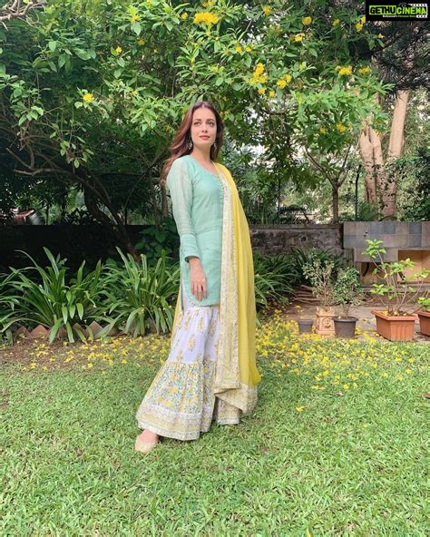 Dia Mirza Instagram - Hello Yellow ☀️💛 Outfit by @drzyabyridhi Earrings ...