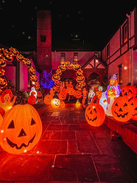 Best Halloween Neighborhoods in Los Angeles - Studio DIY