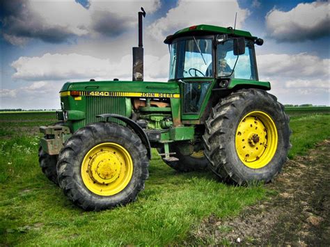 John Deere Tractor Wallpapers - Loud Wallpapers