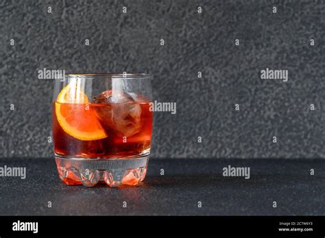 Glass of Negroni - popular Italian cocktail Stock Photo - Alamy