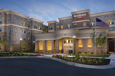 RESIDENCE INN BY MARRIOTT KANSAS CITY AT THE LEGENDS $149 ($̶1̶9̶4̶ ...