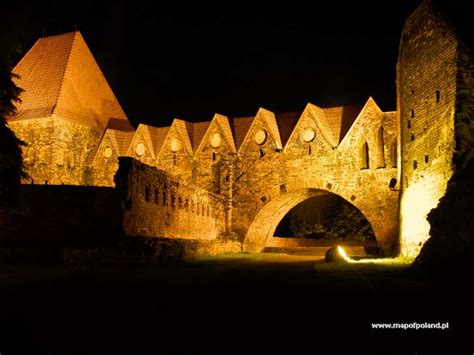 Teutonic Castle at night in Torun - Photo 115/157