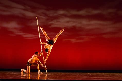 “Momix Viva Momix” Delights Audiences at The Segerstrom Center | L.A ...