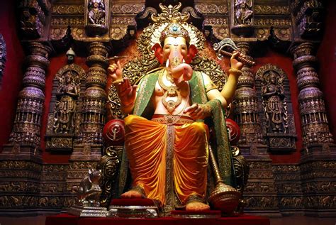 10 Reason’s Why Mumbaikar’s Love Lalbaugcha Raja | BMS.co.in