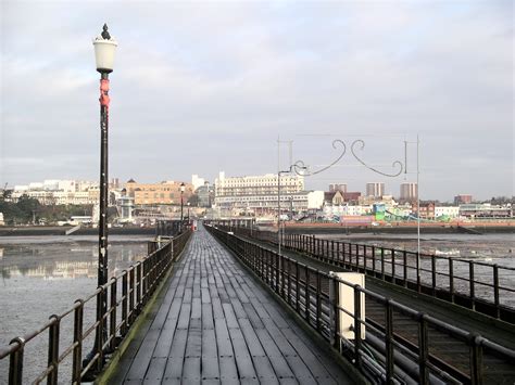 File:Southend from Southend Pier.jpg - Wikipedia