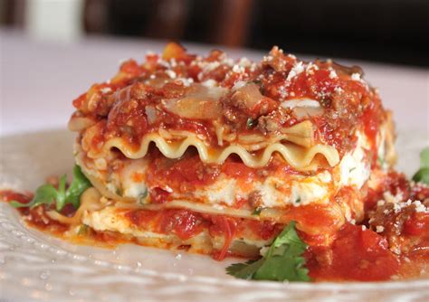 The Best Meat Lasagna Recipe -- How to Make Homemade Italian Lasagna ...