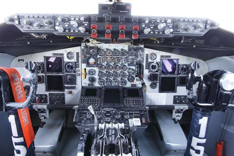 Boeing KC-135E "Stratotanker" cockpit | Flight deck, Cockpit, Airline ...