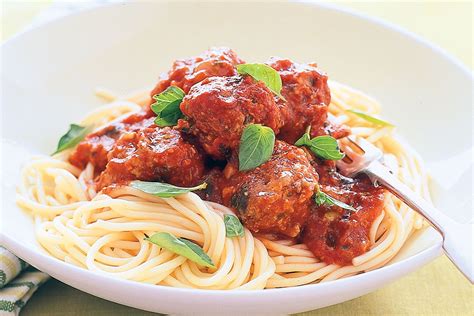 Cheesy meatballs with spaghetti