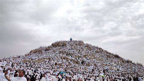 Foto The History of Jabal Rahmah, Not Just a Monument