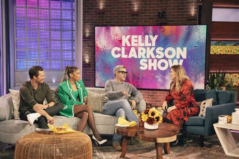 Texas native Kelly Clarkson brings Whataburger on show for guests